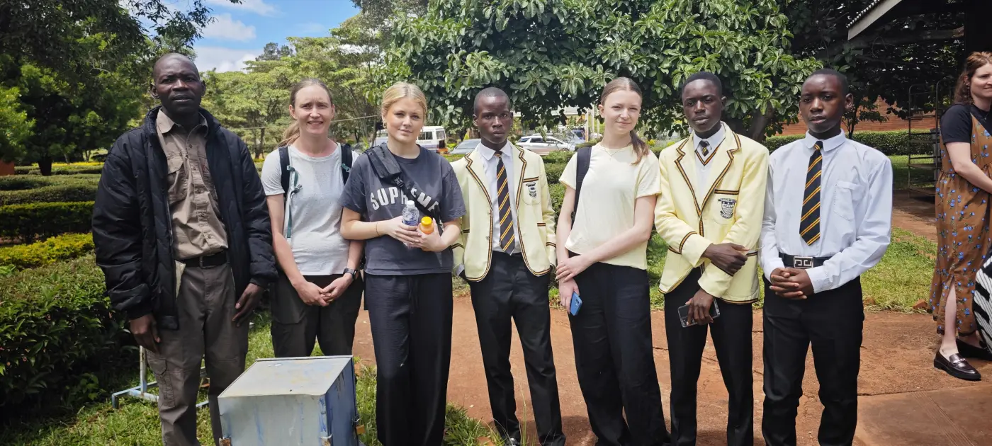 Zimbabwean and Danish students and teachers learning together